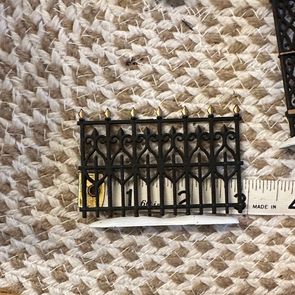 Department 56 Victorian metal arched  Decorative Gate and fence 5 pc village - Picture 8 of 9